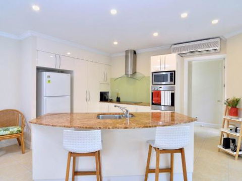 Walk To The Ocean In Five Minutes - Goulburn Accommodation 3