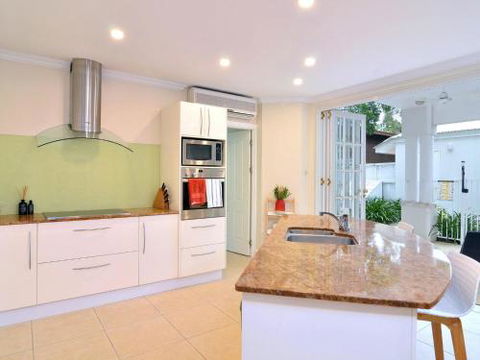 Walk To The Ocean In Five Minutes - Goulburn Accommodation 4