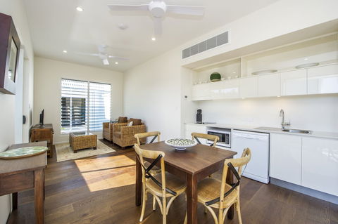 Reflections Villa 2 - Goulburn Accommodation 6