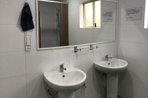 Hay Street Travellers Inn Hostel - Goulburn Accommodation 7