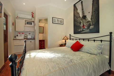 Above Bored Bed & Breakfast - Goulburn Accommodation 5
