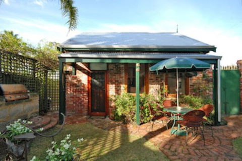 Above Bored Bed & Breakfast - Goulburn Accommodation 0