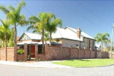 Above Bored Bed & Breakfast - Goulburn Accommodation 1