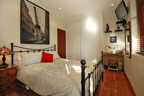 Above Bored Bed & Breakfast - Goulburn Accommodation 7