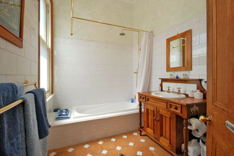 Above Bored Bed & Breakfast - Goulburn Accommodation 6