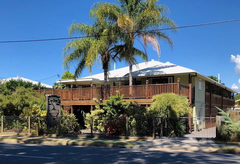 Five 3 Five - The Beachside Barracks - Goulburn Accommodation 2