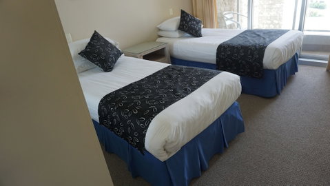 Pacific Surf - Goulburn Accommodation 5