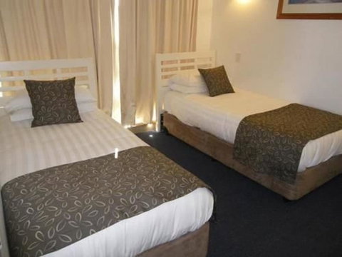 Pacific Surf - Goulburn Accommodation 3