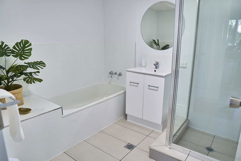 Bayview Beach Holiday Apartments - Goulburn Accommodation 4