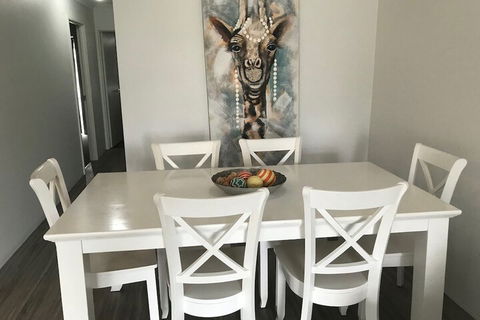 Pelican Cove - Goulburn Accommodation 7