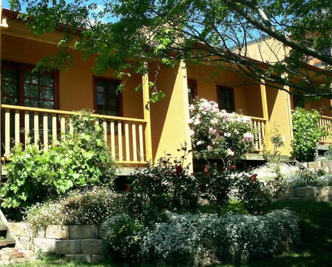 Meredith House - Goulburn Accommodation 0