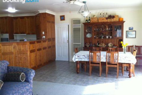 Birches Luxury Spa Chalets - Goulburn Accommodation 2