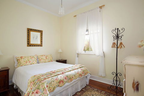 Hills Havens Cottages - Goulburn Accommodation 6