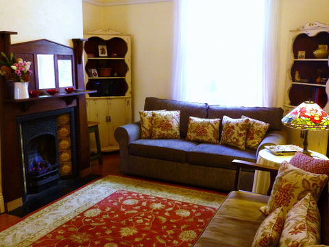 Hills Havens Cottages - Goulburn Accommodation 3