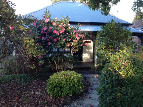 Hills Havens Cottages - Goulburn Accommodation 0