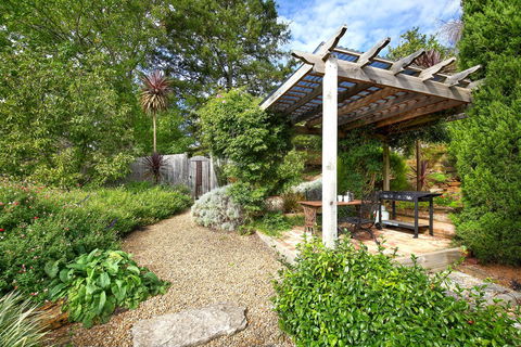 Hills Havens Cottages - Goulburn Accommodation 2