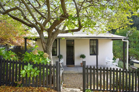 Hills Havens Cottages - Goulburn Accommodation 1