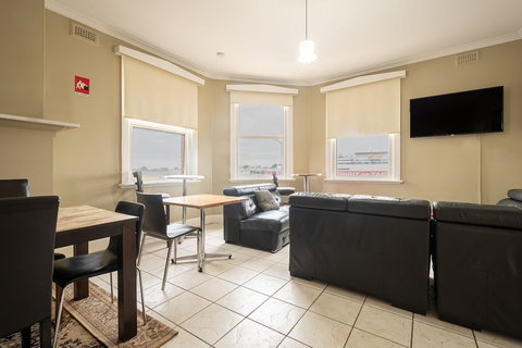 Formby Hotel - Goulburn Accommodation 6