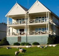 Lakeside Suites 1 - Goulburn Accommodation