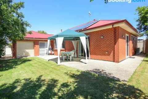 All Seasons Port Elliot Holiday House - Goulburn Accommodation 3