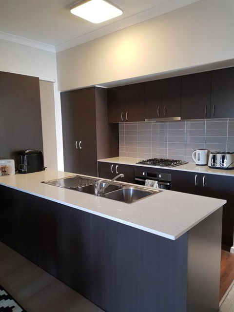 Newly Built Blue On Cooper - Goulburn Accommodation 1