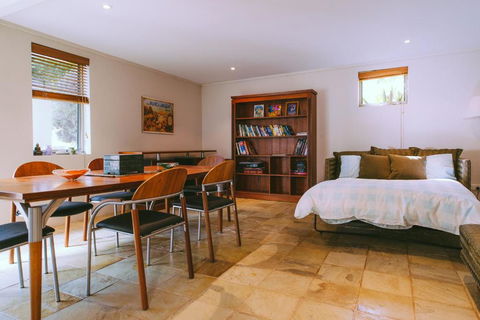 The Princess House - Goulburn Accommodation 5