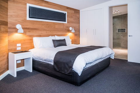 At The Bay - Goulburn Accommodation 1