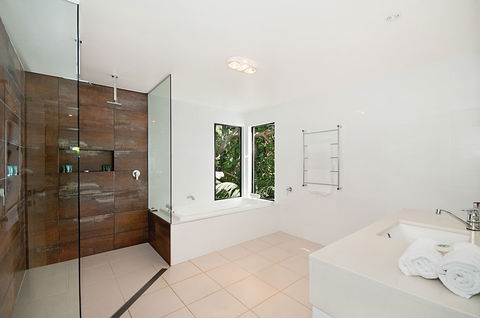 A PERFECT STAY - The Hawk At Wategos - Goulburn Accommodation 5