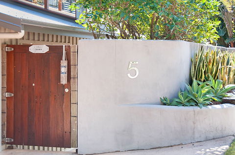 A PERFECT STAY - The Hawk At Wategos - Goulburn Accommodation 0