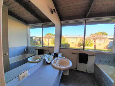GRACEDALE HILLS HOMESTEAD - Goulburn Accommodation 3