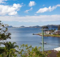 Iluka 46 Soldiers Point Rd Stunning Air Conditioned house with WIFI  Water Views - Goulburn Accommodation