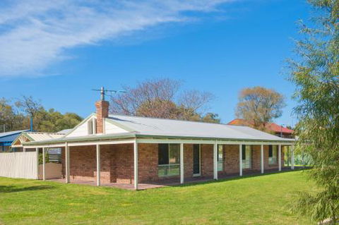 Anchors Away - Goulburn Accommodation 0