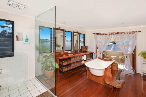 Schirmann Waterfront Home - Goulburn Accommodation 1