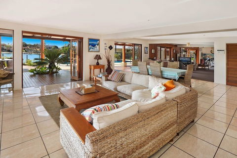 Schirmann Waterfront Home - Goulburn Accommodation 4