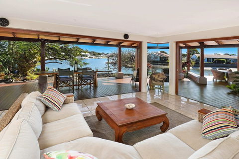 Schirmann Waterfront Home - Goulburn Accommodation 5