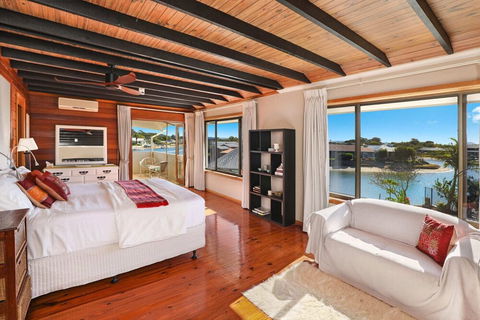 Schirmann Waterfront Home - Goulburn Accommodation 2