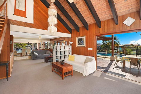 Schirmann Waterfront Home - Goulburn Accommodation 6
