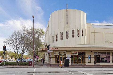 Former Dress Circle Nth Adelaide Apt With Aircon - Goulburn Accommodation 2
