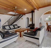 31 Rest Point Absolute Waterfront with Jetty - Goulburn Accommodation