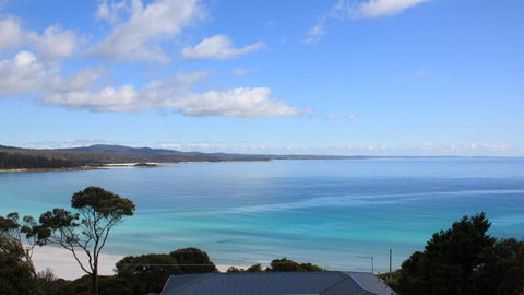 SEA EAGLE COTTAGE Amazing Views Of Bay Of Fires - Goulburn Accommodation 2