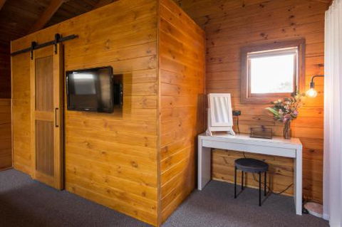 Coleys Beach House Yallingup - Goulburn Accommodation 4