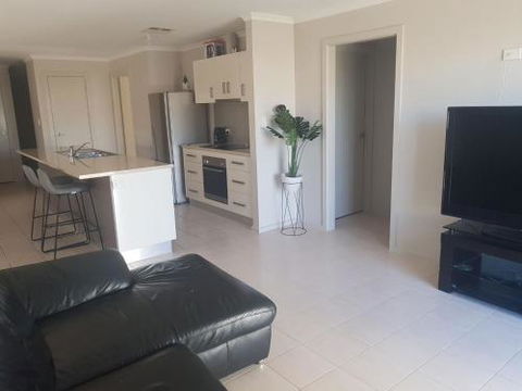 The Baltimore Family Home Getaway - Goulburn Accommodation 2