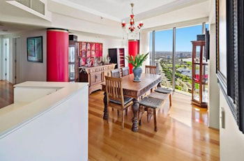Luxury 3BR Apt With Incredible Views - Goulburn Accommodation 0