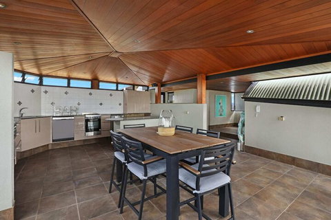 PRTFINO Ultimate Penthouse - Goulburn Accommodation 4