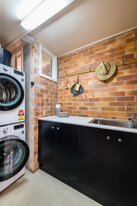 Hedge House- Luxury Space Style Location - Goulburn Accommodation 2