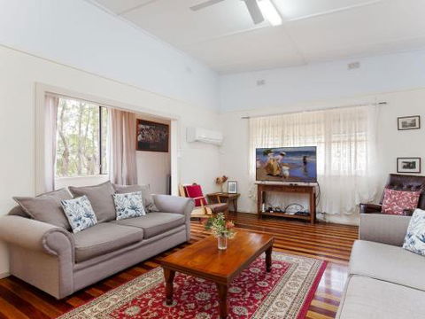 Daves Place 27 Rigney St. Holiday House With WIFI Aircon & Boat Parking - Goulburn Accommodation 0