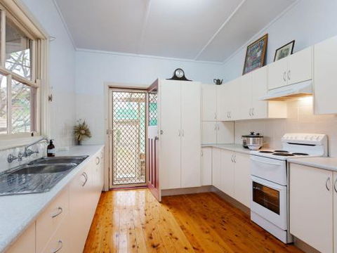 Daves Place 27 Rigney St. Holiday House With WIFI Aircon & Boat Parking - Goulburn Accommodation 6