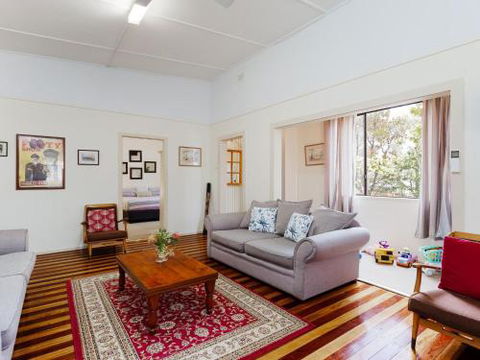 Daves Place 27 Rigney St. Holiday House With WIFI Aircon & Boat Parking - Goulburn Accommodation 5