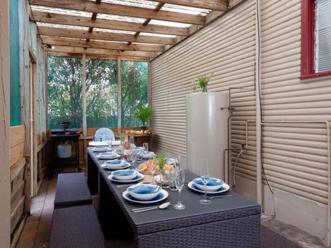 Daves Place 27 Rigney St. Holiday House With WIFI Aircon & Boat Parking - Goulburn Accommodation 1