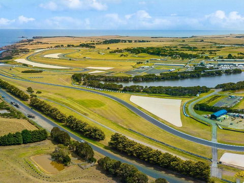 Waikiki Views - Goulburn Accommodation 1